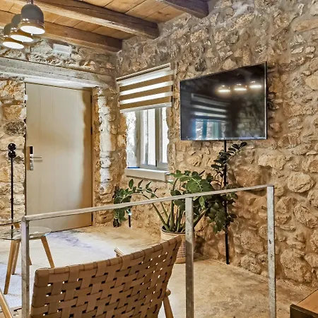 Ξενοδοχείο με διαμερίσματα Pyrgi Cretan Living & 4*